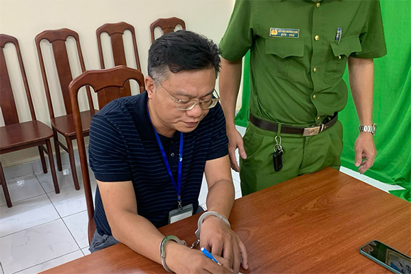 Khởi tố người đàn ông lập công ty ma để buôn lậu sữa-2