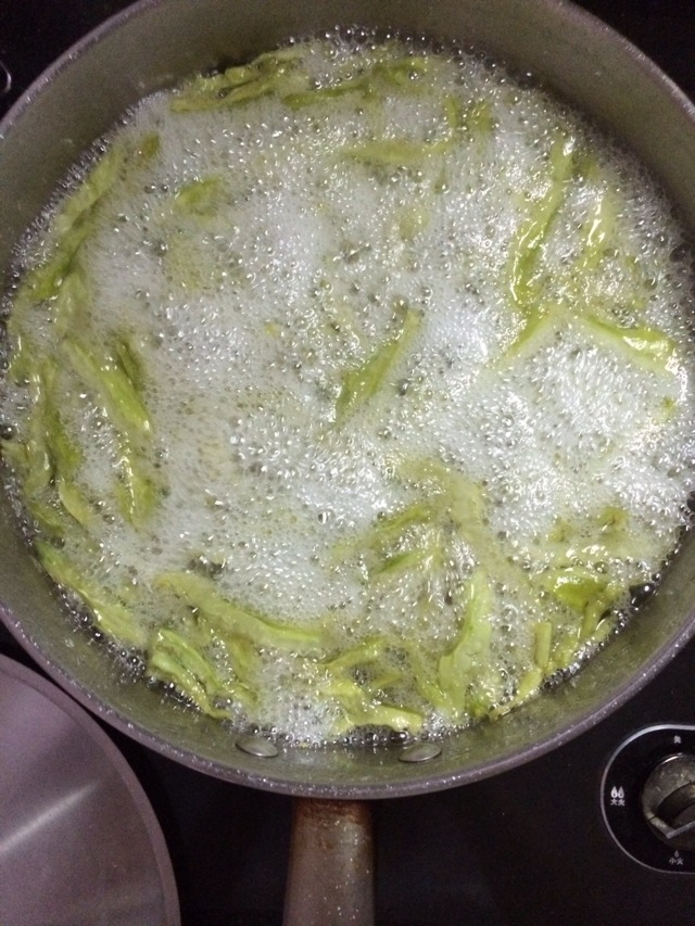 Tết năm nay dùng 2 loại nguyên liệu không ngờ đến đem làm mứt, ăn vừa lạ miệng lại độc đáo vô cùng-4