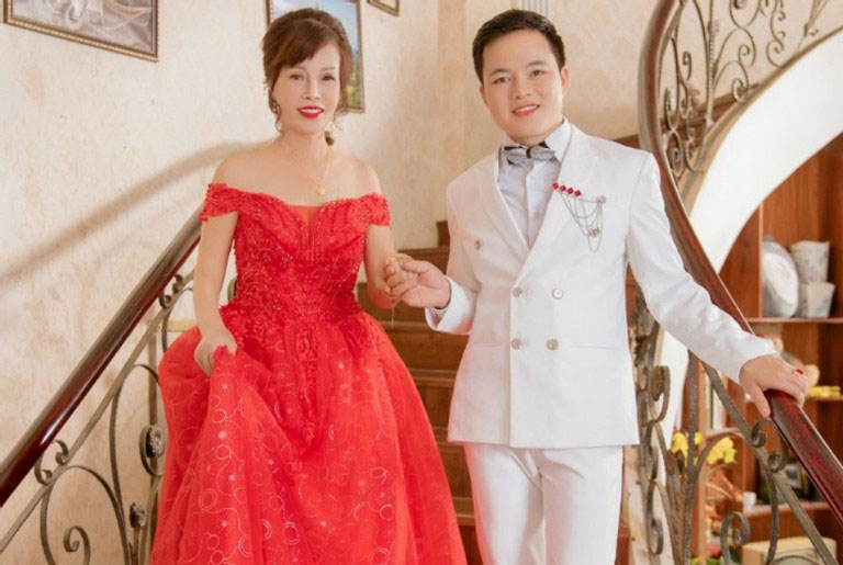 6 năm Thu Sao cưới chàng trai kém 36 tuổi: Lập sẵn di chúc, tìm vợ cho chồng-4