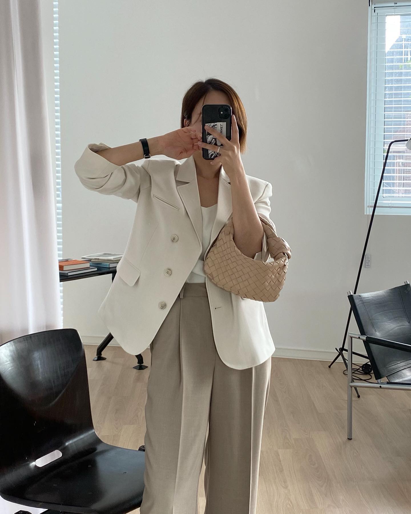 Tham khảo 10 cách diện áo blazer sáng màu để trẻ hóa phong cách-10