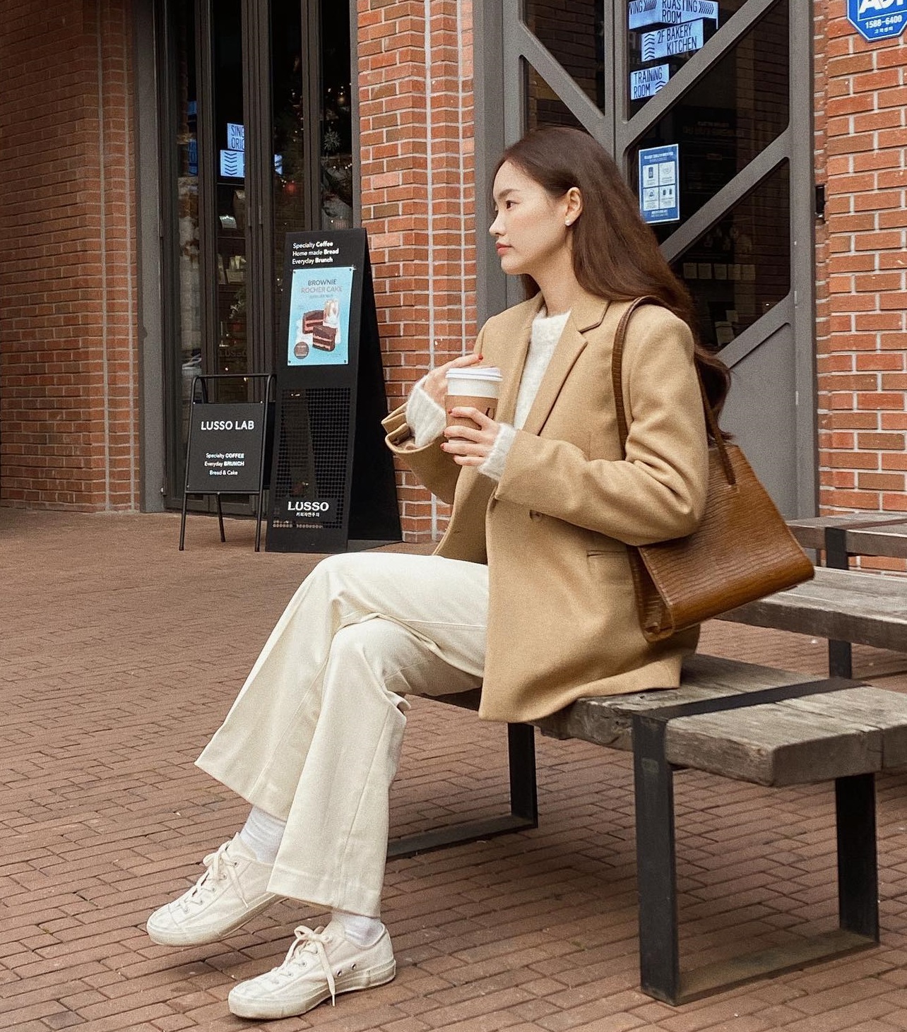 Tham khảo 10 cách diện áo blazer sáng màu để trẻ hóa phong cách-7