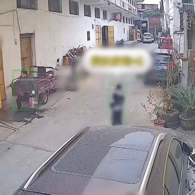 3 đứa trẻ ném pháo vào kho hàng, bị phát hiện còn gân cổ cãi, netizen: Đừng nghĩ trẻ con có biết gì đâu!-2