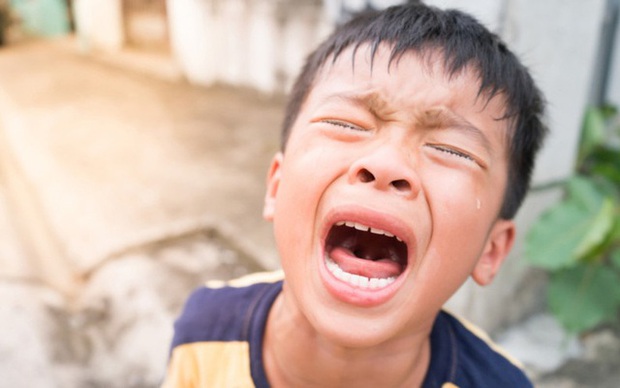 3 đứa trẻ ném pháo vào kho hàng, bị phát hiện còn gân cổ cãi, netizen: Đừng nghĩ trẻ con có biết gì đâu!-6