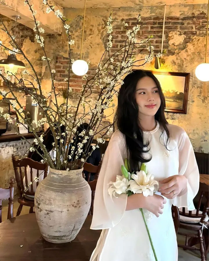 Hội bạn thân vợ cầu thủ rủ nhau diện áo dài đón Tết, Doãn Hải My ra dáng nàng dâu mới-5