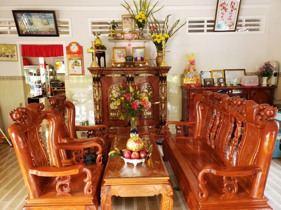 Lau đồ gỗ đừng dùng nước lã hỏng hết: Dùng thứ này sạch bong, sáng bóng đón Tết-2