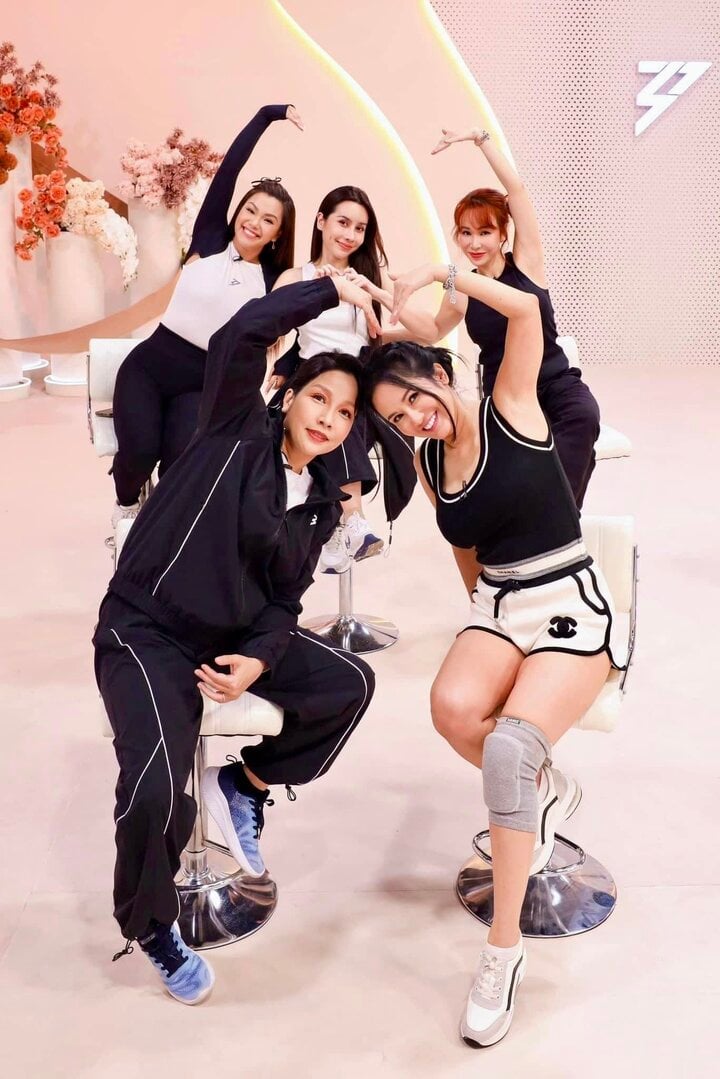 Hồng Nhung tiết lộ mối quan hệ với Mỹ Linh: Không phải chỉ vui mới vỗ tay vào-1