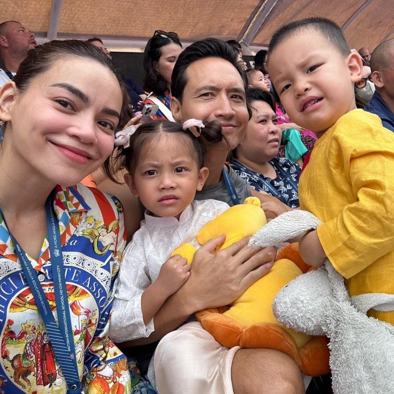 Đi họp phụ huynh cho con, Hồ Ngọc Hà sướng đến nở cả mũi, phải thốt lên: Mê Lisa quá em ơi!-1