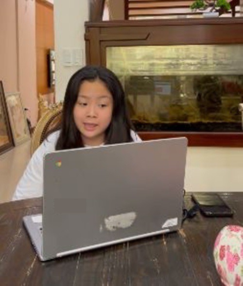 Đi họp phụ huynh cho con, Hồ Ngọc Hà sướng đến nở cả mũi, phải thốt lên: Mê Lisa quá em ơi!-5