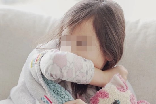 Trẻ bị ho có nên uống thuốc kháng sinh, khi nào cần nhập viện?