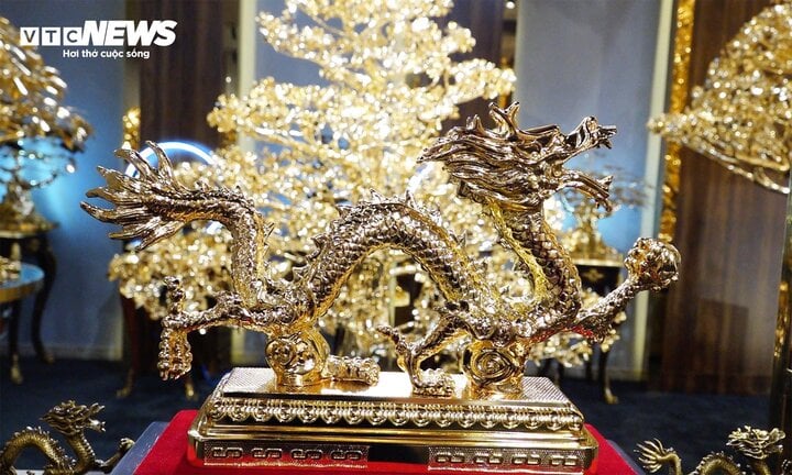 Chiêm ngưỡng cây bồ đề mạ vàng, nặng hơn 1 tấn ở TP.HCM-12