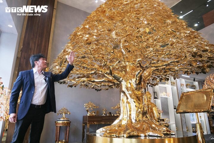 Chiêm ngưỡng cây bồ đề mạ vàng, nặng hơn 1 tấn ở TP.HCM-5