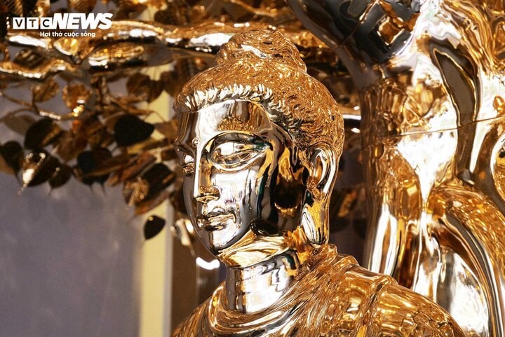 Chiêm ngưỡng cây bồ đề mạ vàng, nặng hơn 1 tấn ở TP.HCM-3