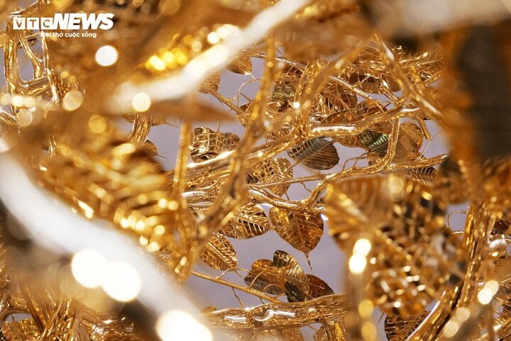 Chiêm ngưỡng cây bồ đề mạ vàng, nặng hơn 1 tấn ở TP.HCM-4