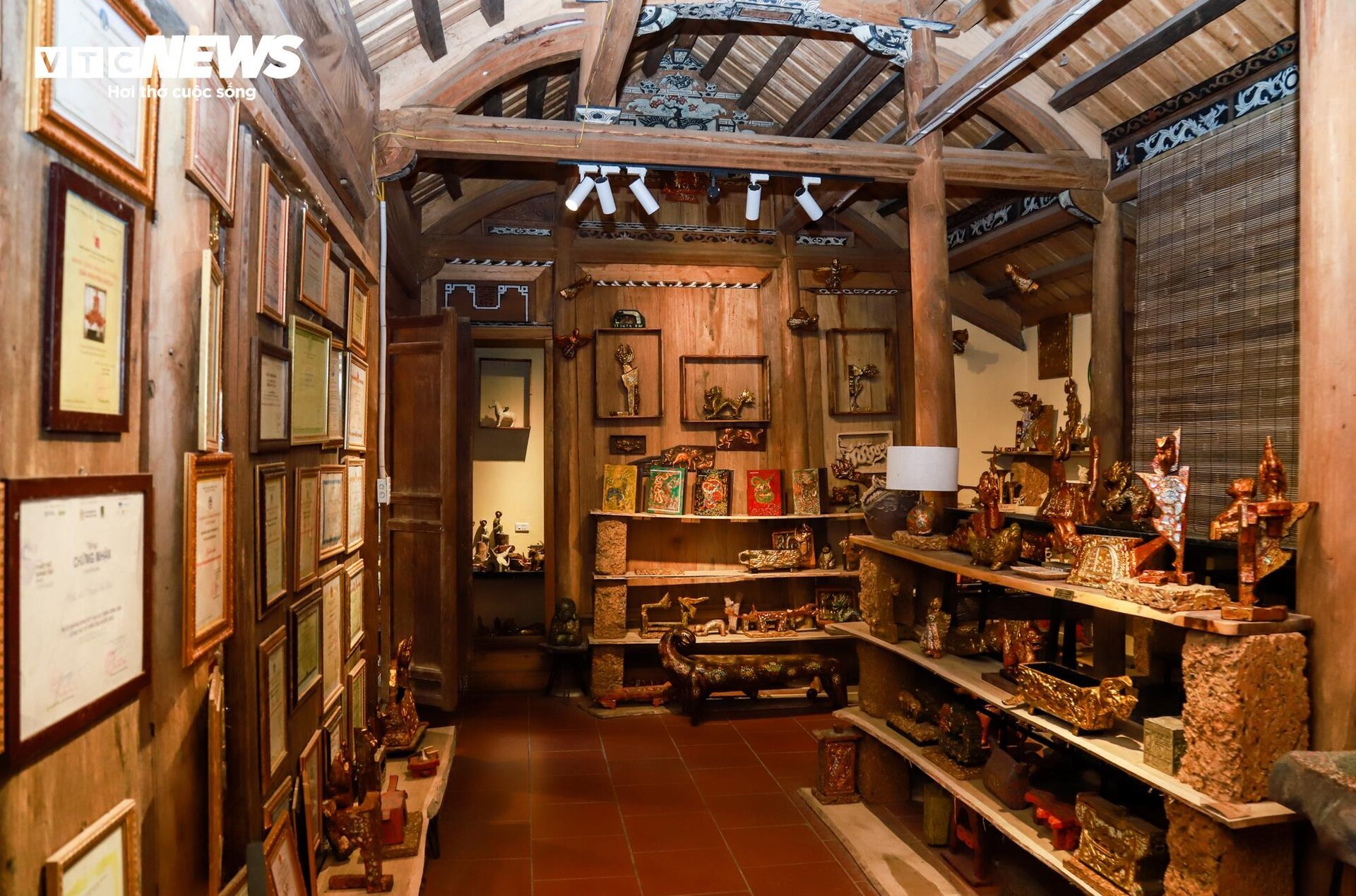 Nghệ nhân sơn mài chế tác 1.000 tác phẩm rồng độc bản đón Tết Giáp Thìn 2024-7