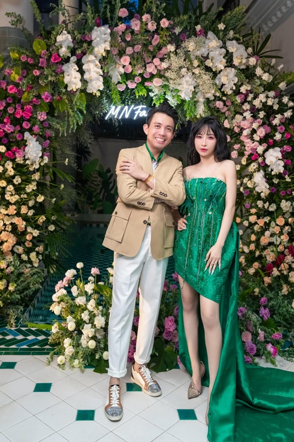 Những cô vợ nổi tiếng từng khoe được chồng ting ting: Bà xã Minh Nhựa vẫn không bì nổi chị đẹp nhận 24 tỷ tiêu vặt-2