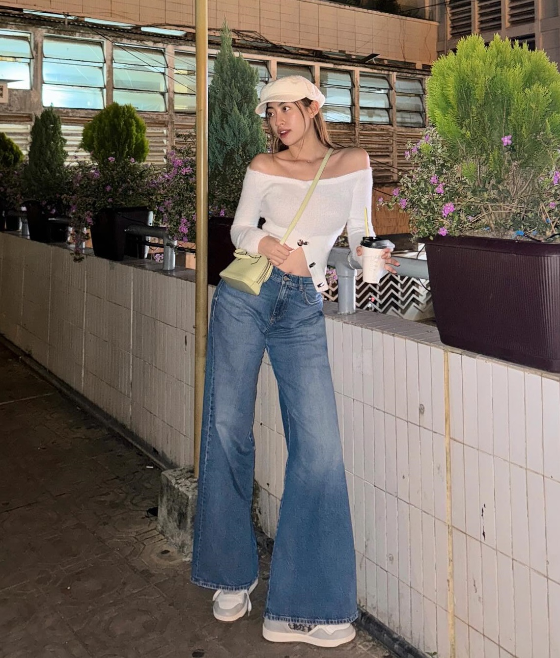 Mặc áo trắng trẻ trung và thanh lịch như mỹ nhân Việt-4