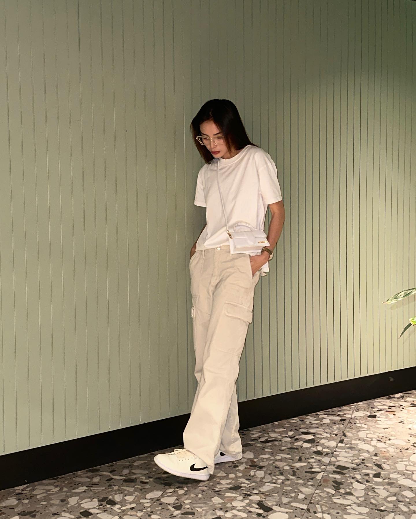Mặc áo trắng trẻ trung và thanh lịch như mỹ nhân Việt-7