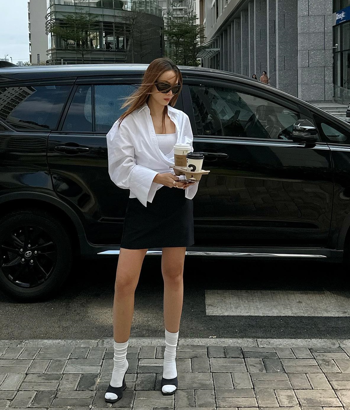 Mặc áo trắng trẻ trung và thanh lịch như mỹ nhân Việt-9