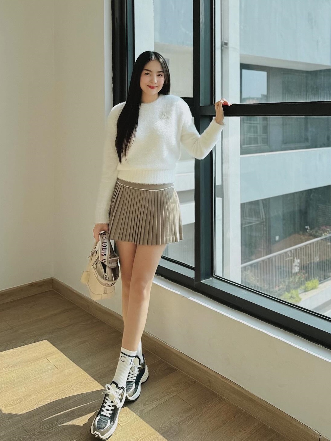 Mặc áo trắng trẻ trung và thanh lịch như mỹ nhân Việt-3