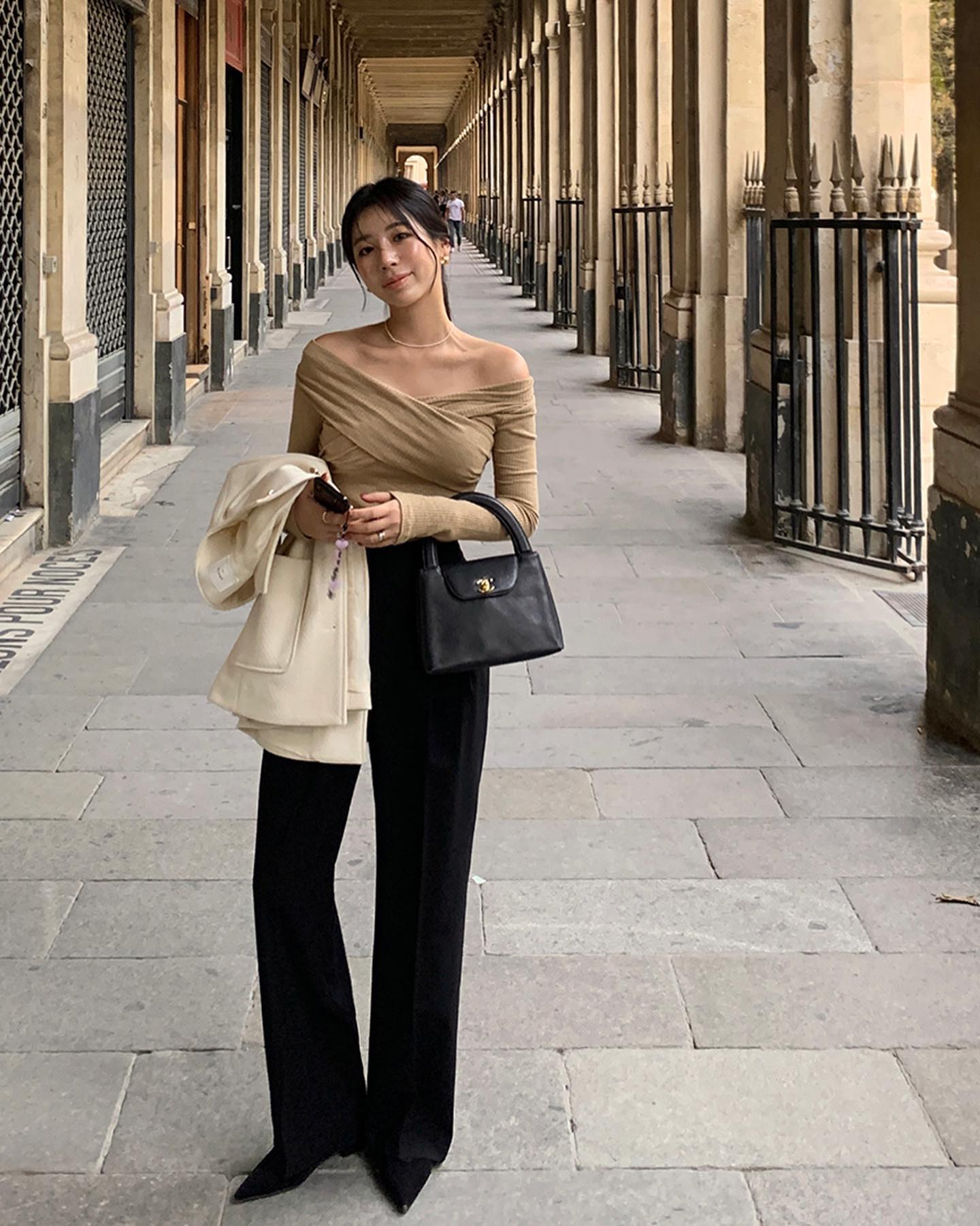 5 mẫu áo hack tuổi, đáng sắm nhất cho dịp Tết 2024-6