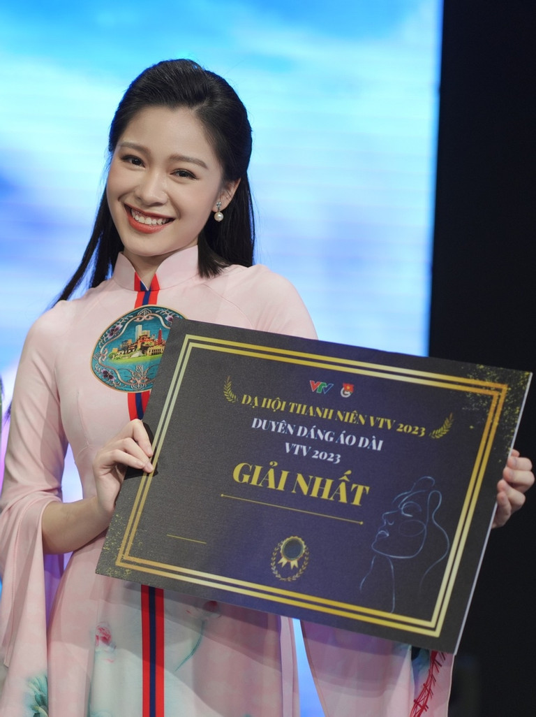 Nhan sắc MC thời tiết Hạnh Quyên xinh như hoa hậu của VTV-6