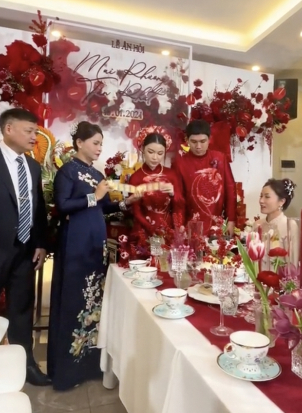 Đám hỏi em gái Linda Ngô: Cô dâu 2k2 visual rạng rỡ, nhận 10 cây vàng làm của hồi môn-4