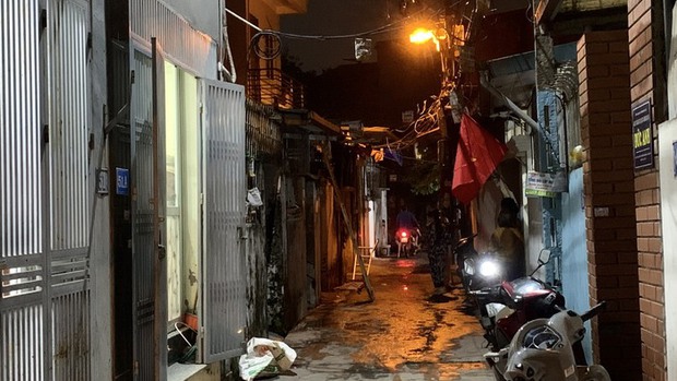 Hà Nội: Cháy nhà trong ngõ nhỏ Định Công, giải cứu 2 người mắc kẹt-4