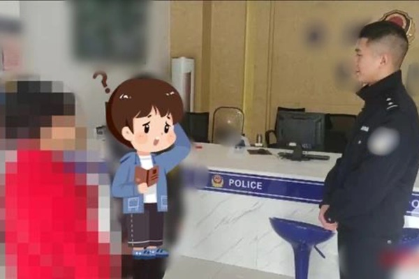 Một bé gái bị bỏ lại đồn công an, tiết lộ cuộc đời bi thảm khiến ai nấy bật khóc: Kết quả sau đó không tin nổi-1