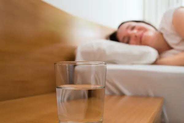 Uống nước trước khi ngủ có ngừa đột quỵ?-1