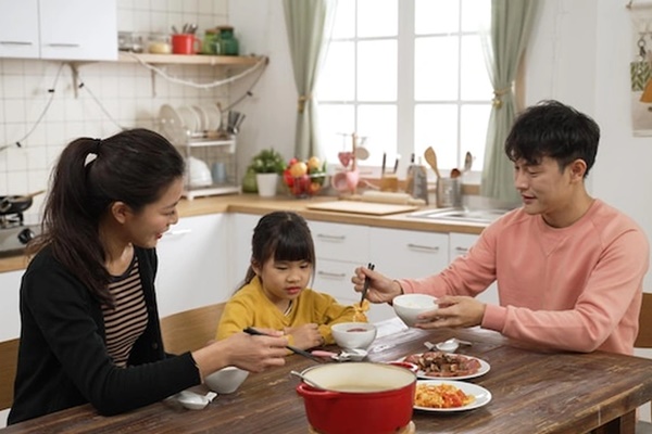 Cứ đến bữa cơm, chồng lại hỏi một câu khiến tôi chán ghét-1