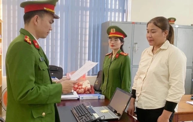 Người phụ nữ làm giả sổ tiết kiệm 1 tỷ đồng rồi mang đến ngân hàng rút tiền-1