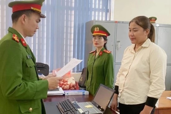Người phụ nữ làm giả sổ tiết kiệm 1 tỷ đồng rồi mang đến ngân hàng rút tiền