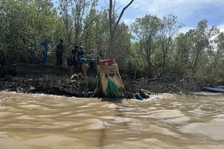 Vụ nổ làm 3 người mất tích trên sông ở Cà Mau: Thấy thêm 1 thi thể nạn nhân