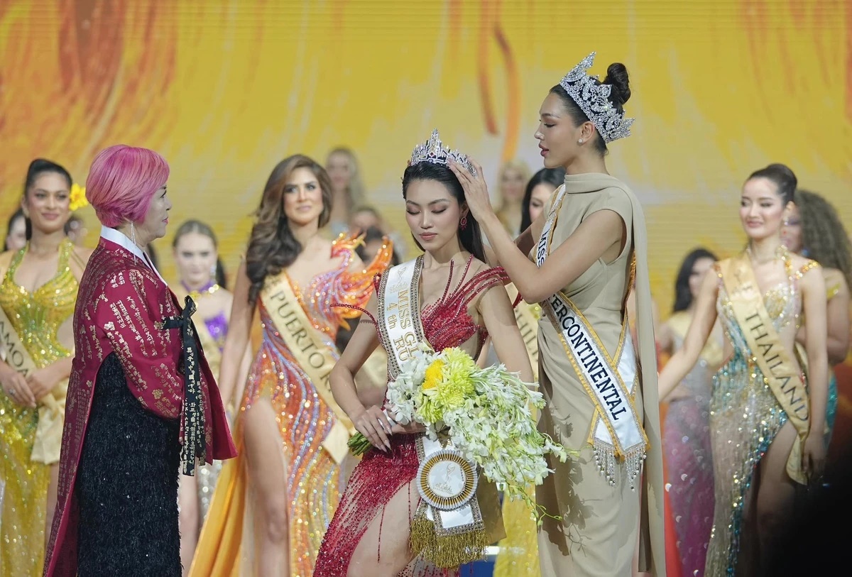 Tân Á hậu Đoàn Thu Thủy xin lỗi-2