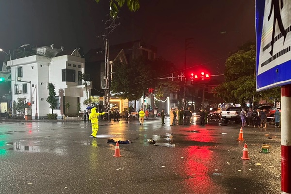 Tai nạn liên hoàn ở Hạ Long, xe khách chở 22 người lao xuống ao-3