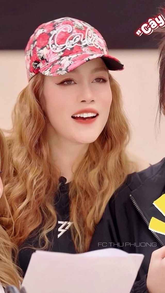 Nữ ca sĩ đông con nhất Chị đẹp đạp gió rẽ sóng: Chân dài, dáng thon, đẹp đáng ngưỡng mộ dù đã 52 tuổi-9