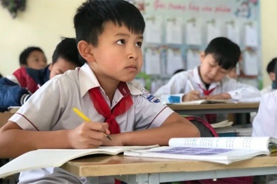 Lương mẹ 15 triệu đồng/tháng, chi tiêu cho hai con học trường công hết bay