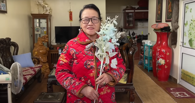 Thêm một chuyện tình đũa lệch nổi tiếng Cao Bằng: Cô dâu 72 tuổi lên xe hoa lần 3 với chồng trẻ mặc con cháu phản đối-1