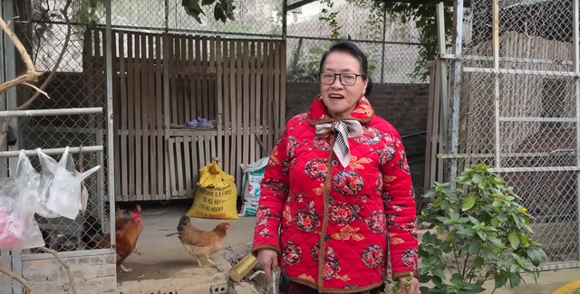 Thêm một chuyện tình đũa lệch nổi tiếng Cao Bằng: Cô dâu 72 tuổi lên xe hoa lần 3 với chồng trẻ mặc con cháu phản đối-6