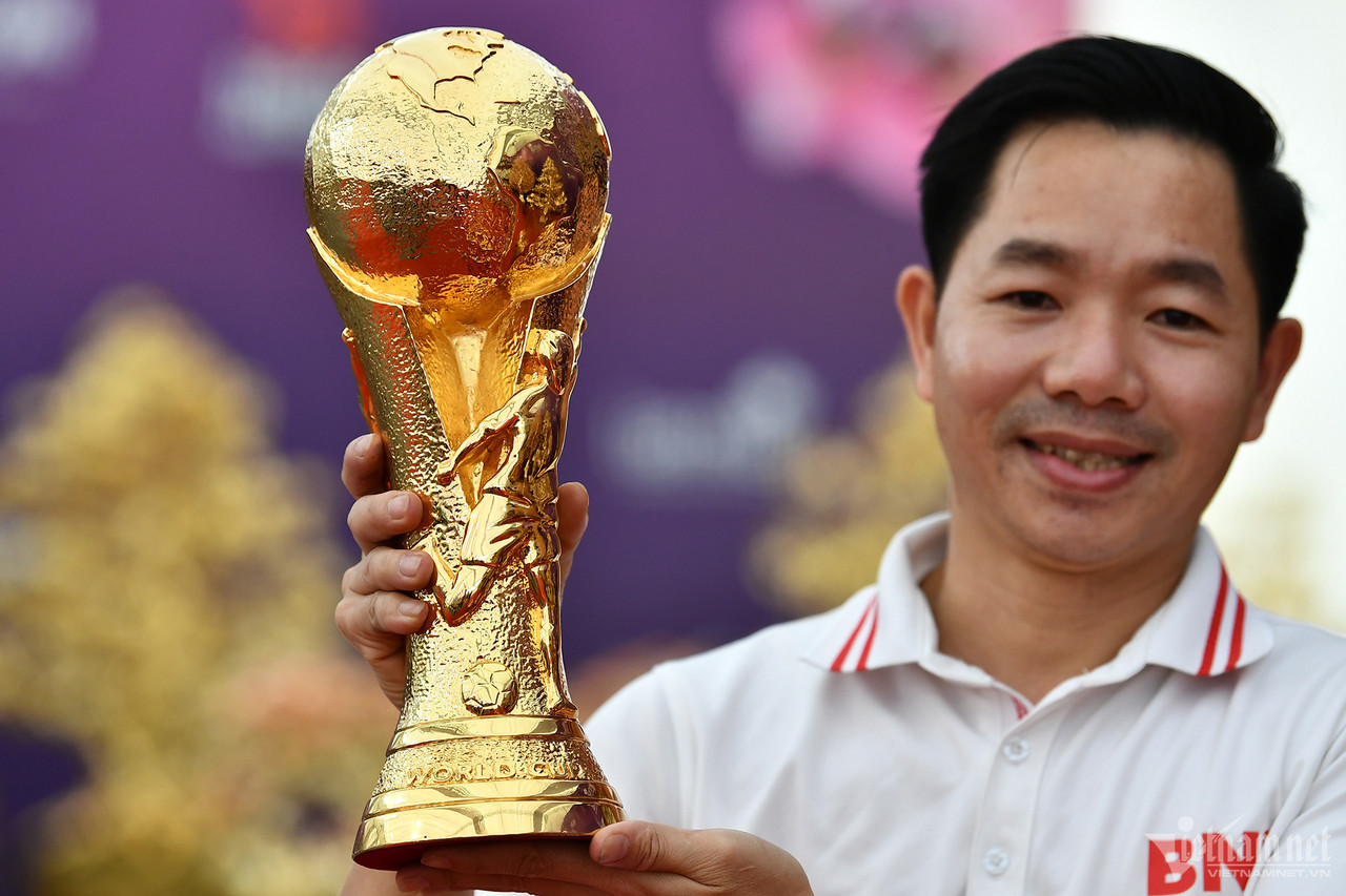 Chậu lan hồ điệp gần 4 tỷ, dép tổ ong mạ vàng đón Tết-7