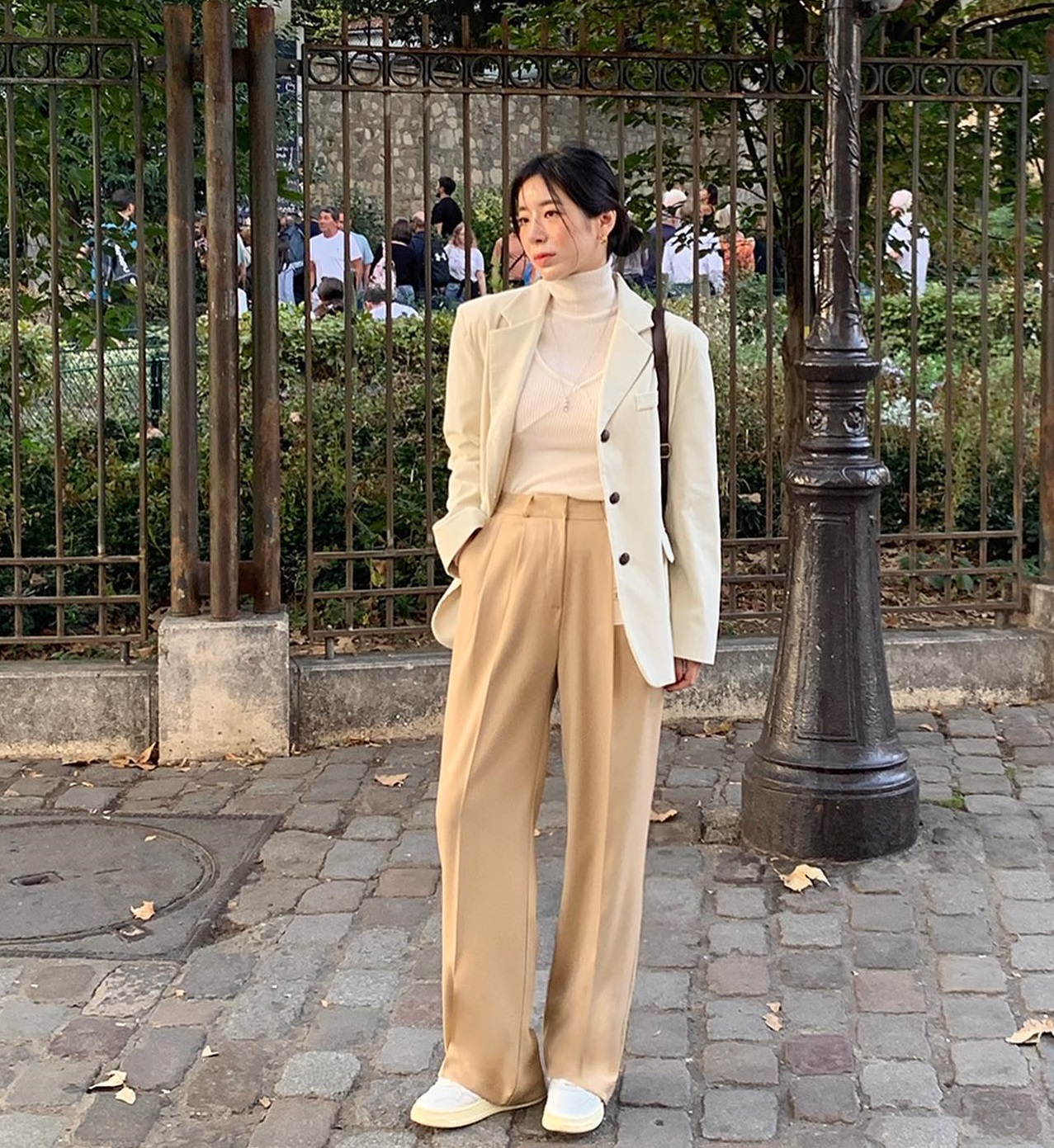 Tham khảo 10 cách diện áo blazer sáng màu để trẻ hóa phong cách-3