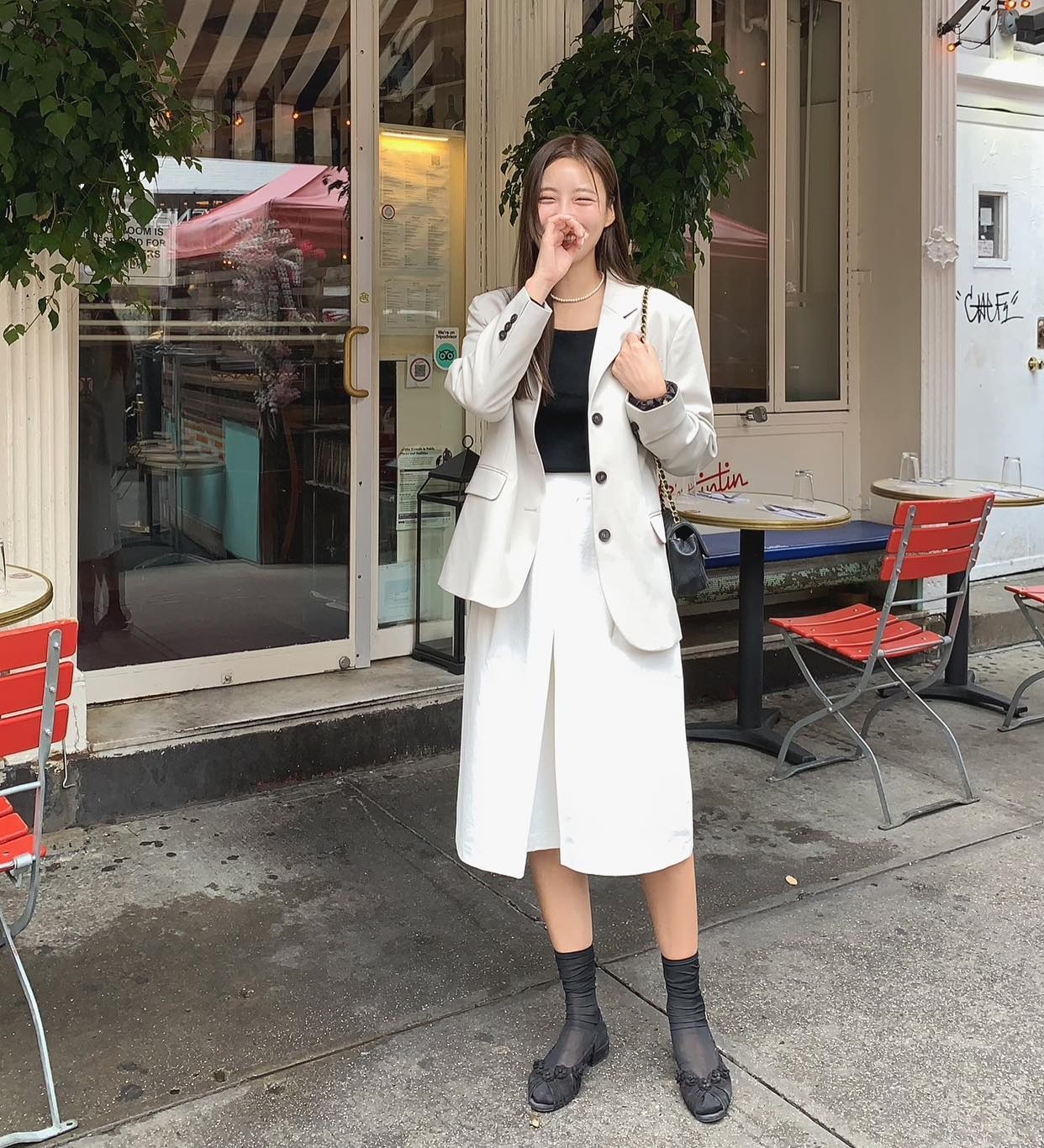 Tham khảo 10 cách diện áo blazer sáng màu để trẻ hóa phong cách-5