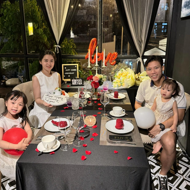 Đội trưởng đội tuyển Việt Nam kỷ niệm 6 năm ngày cưới với vợ hoa khôi: Cuộc sống viên mãn đủ cả nhà lầu, xe hơi-1