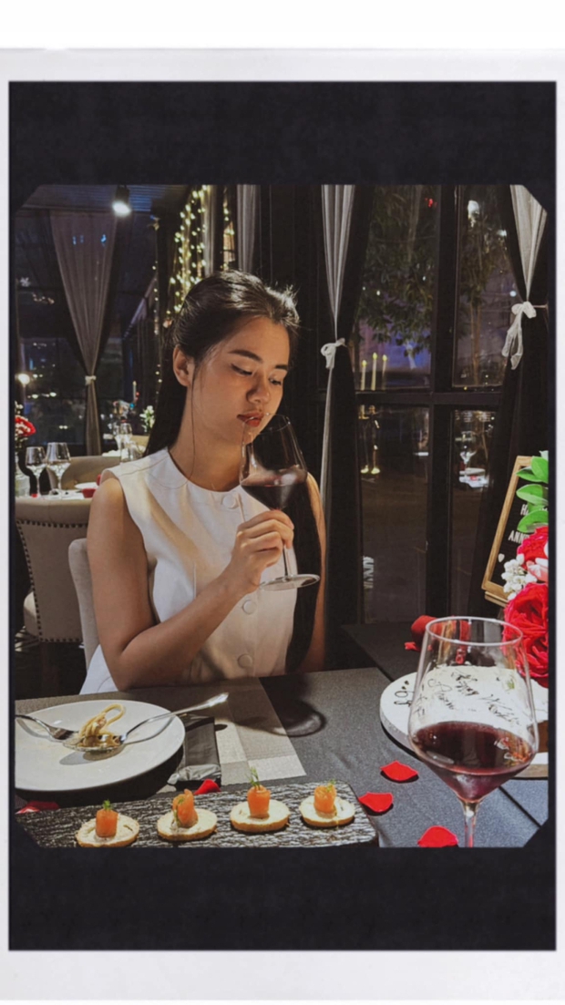 Đội trưởng đội tuyển Việt Nam kỷ niệm 6 năm ngày cưới với vợ hoa khôi: Cuộc sống viên mãn đủ cả nhà lầu, xe hơi-2