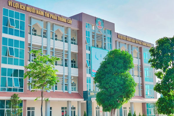 Nữ sinh Hà Nội bị cắt quần do không mặc đồng phục, nhà trường nói gì?-1