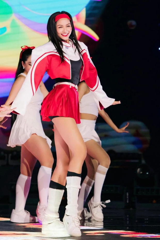 HHen Niê gây tranh cãi vì hát chán, nói gì khi bị chê thể hiện kém nhưng vẫn vào Chung kết Chị đẹp đạp gió?-2