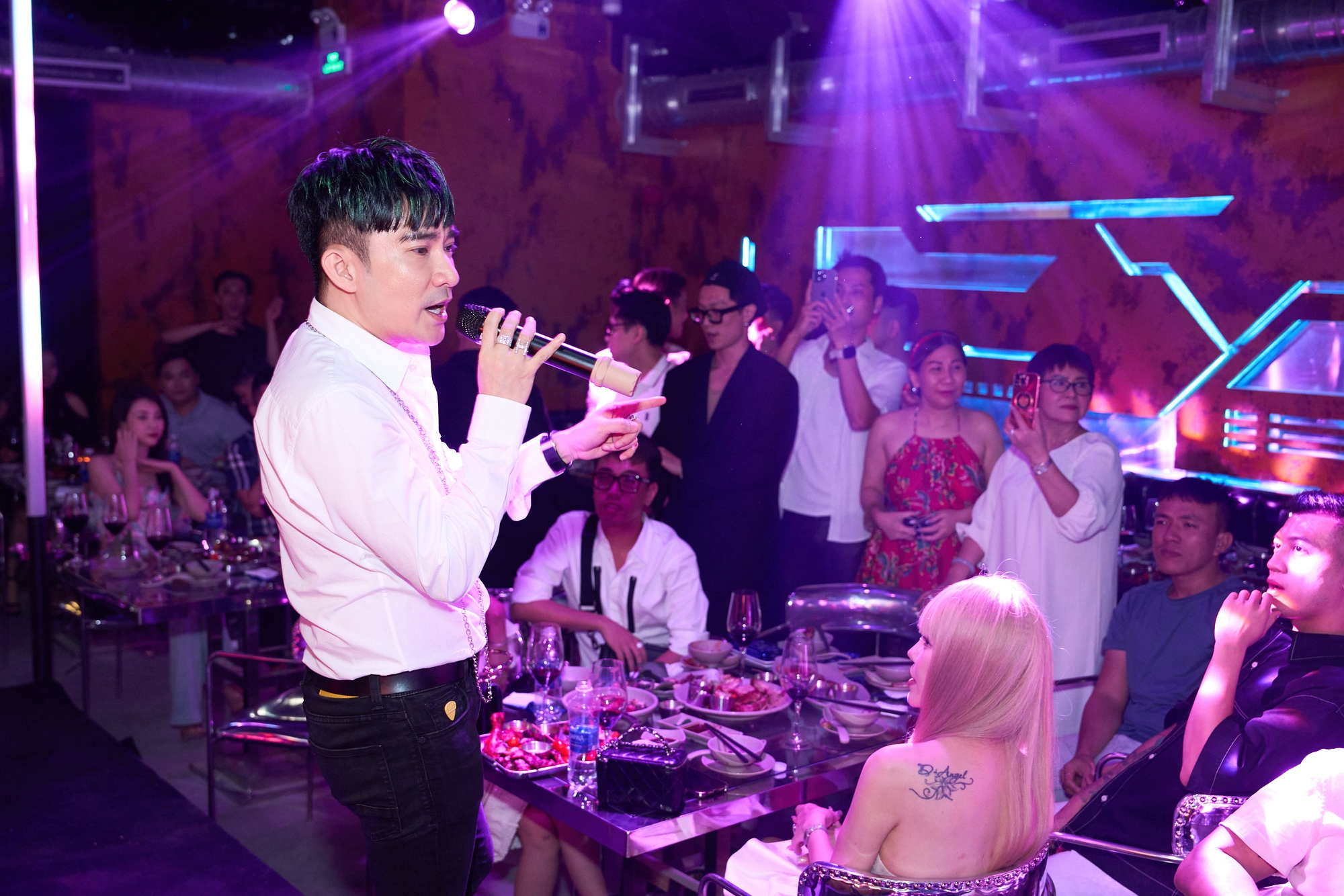 Ca sĩ Việt nổi tiếng, mua hàng hiệu về để một góc không dùng, tuổi 43 chỉ thích vào bếp nấu ăn-5