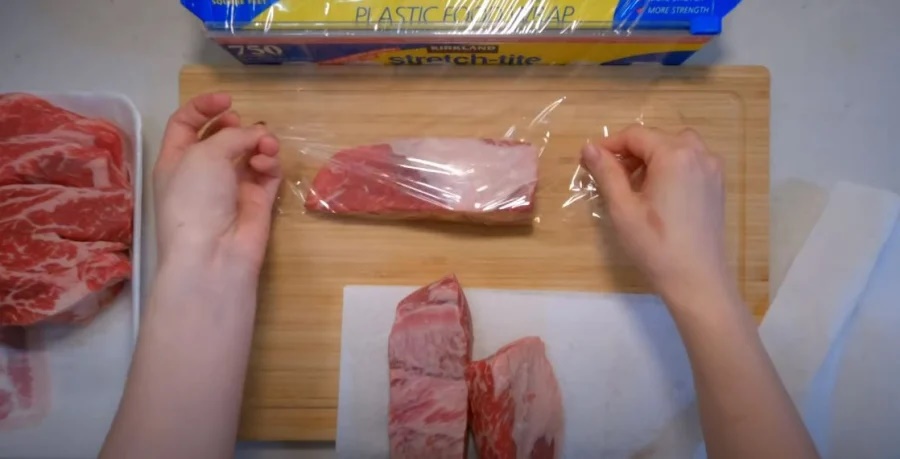 Thịt bò mua về đừng bỏ ngay vào tủ lạnh, làm thêm 1 bước, thịt để cả tháng vẫn tươi ngon, mềm ngọt-3