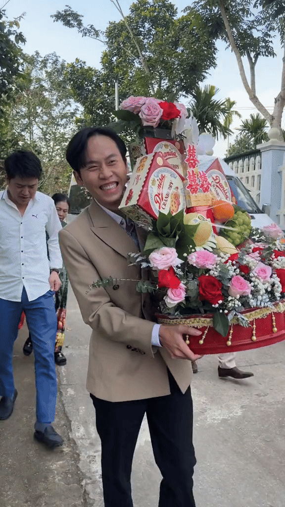 Bà hàng xóm chua ngoa nhất Tóp Tóp” bất ngờ cưới vợ, cô dâu xinh đẹp vừa tròn 20 tuổi-2