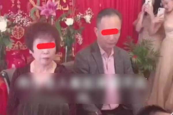 Gia đình cô dâu, chú rể cầm ghế lao vào ẩu đả ngay trong đám cưới-2